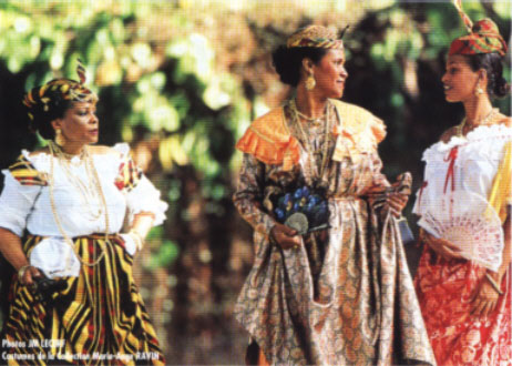 Costumes traditionnels, par JM LECERF